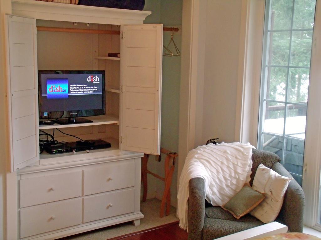 Inn To The Woods Friday Harbor Room photo