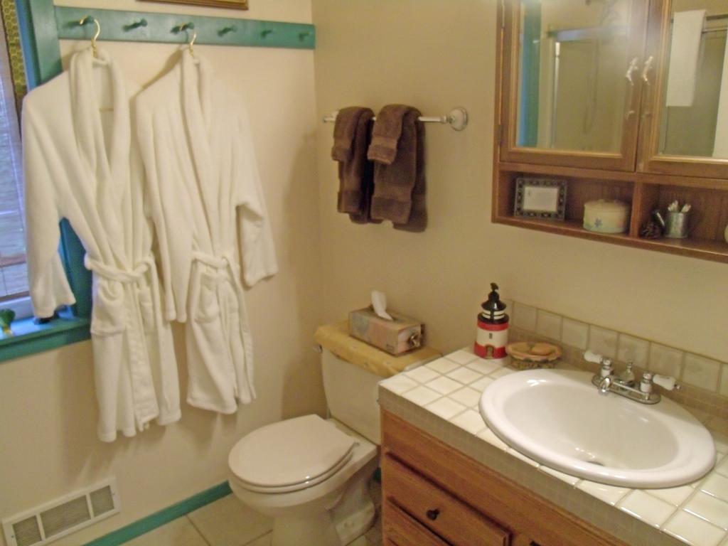 Inn To The Woods Friday Harbor Room photo